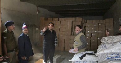 आंगनबाड़ी केन्द्रों में पूर्ति कर रहे भगवानपुर स्थित गौदाम का औचक निरीक्षण