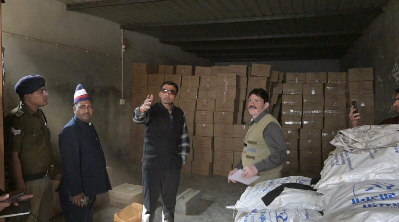 आंगनबाड़ी केन्द्रों में पूर्ति कर रहे भगवानपुर स्थित गौदाम का औचक निरीक्षण