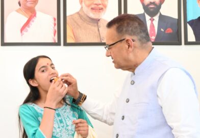 मेधावी छात्रा साक्षी को उत्तराखंड बोर्ड की हाईस्कूल परीक्षा में 94.60 प्रतिशत अंक प्राप्त