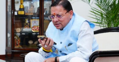 बोर्ड के टॉपर्स से मुख्यमंत्री पुष्कर धामी ने की बात