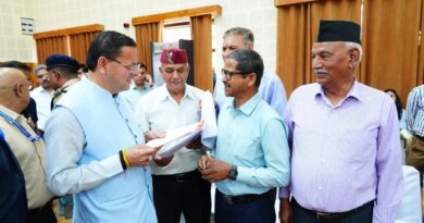 मुख्य सेवक सदन में प्रदेशभर से आए नागरिकों की समस्याएं सुनीं