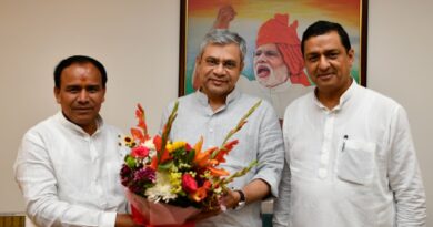 केन्द्रीय रेल मंत्री अश्विनी वैष्णव से मिले कैबिनेट मंत्री धन सिंह रावत