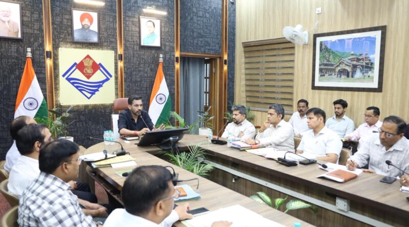 अतिक्रमण पर जिला प्रशासन की बड़ी कार्रवाई; अवैध निर्माण ध्वस्त