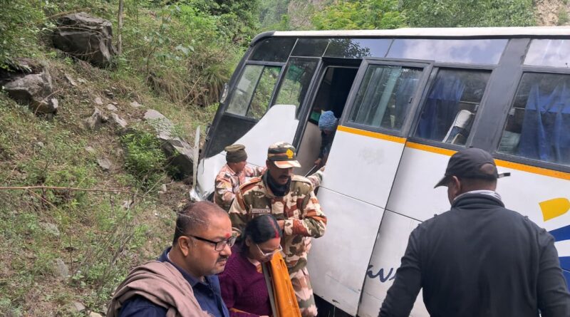 बद्रीनाथ-जोशीमठ मार्ग पर बस के ब्रेक फेल