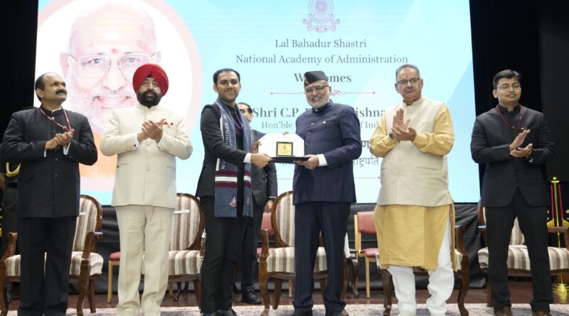 उपराष्ट्रपति ने LBSNAA, मसूरी में 2024 बैच के आईएएस प्रशिक्षु अधिकारियों को संबोधित किया