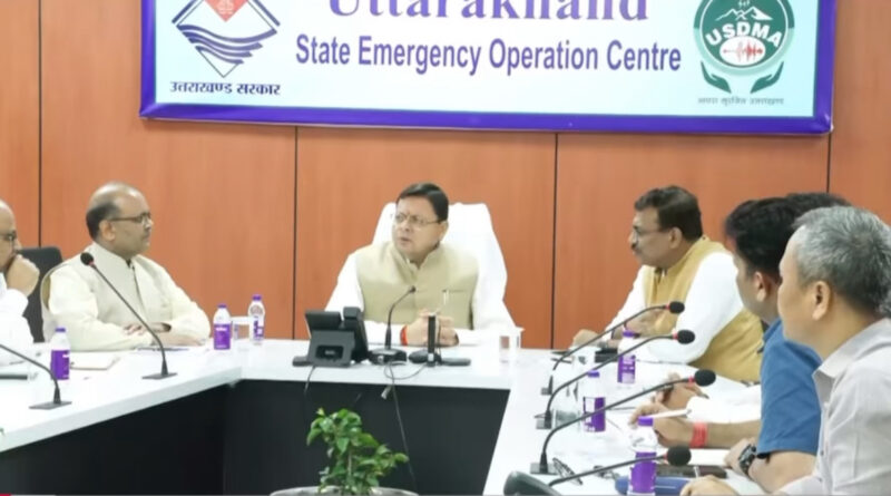 पुष्कर सिंह धामी देर रात्रि आपदा परिचालन केंद्र पहुंचे