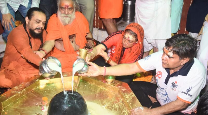 हर-हर महादेव के जयघोष के बीच निकली रेखा आर्या की कांवड़ यात्रा