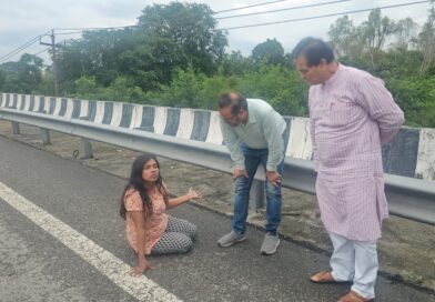 विधायक ऋषिकेश ने मानवता की मिशाल की पेश ,महिला को परेशान देख रुकवाया वाहन