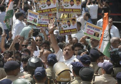 ज्ञानेश कुमार सहित दोनों निर्वाचन आयुक्तों को तत्काल पद से हटाये जाने को लेकर प्रदर्शन