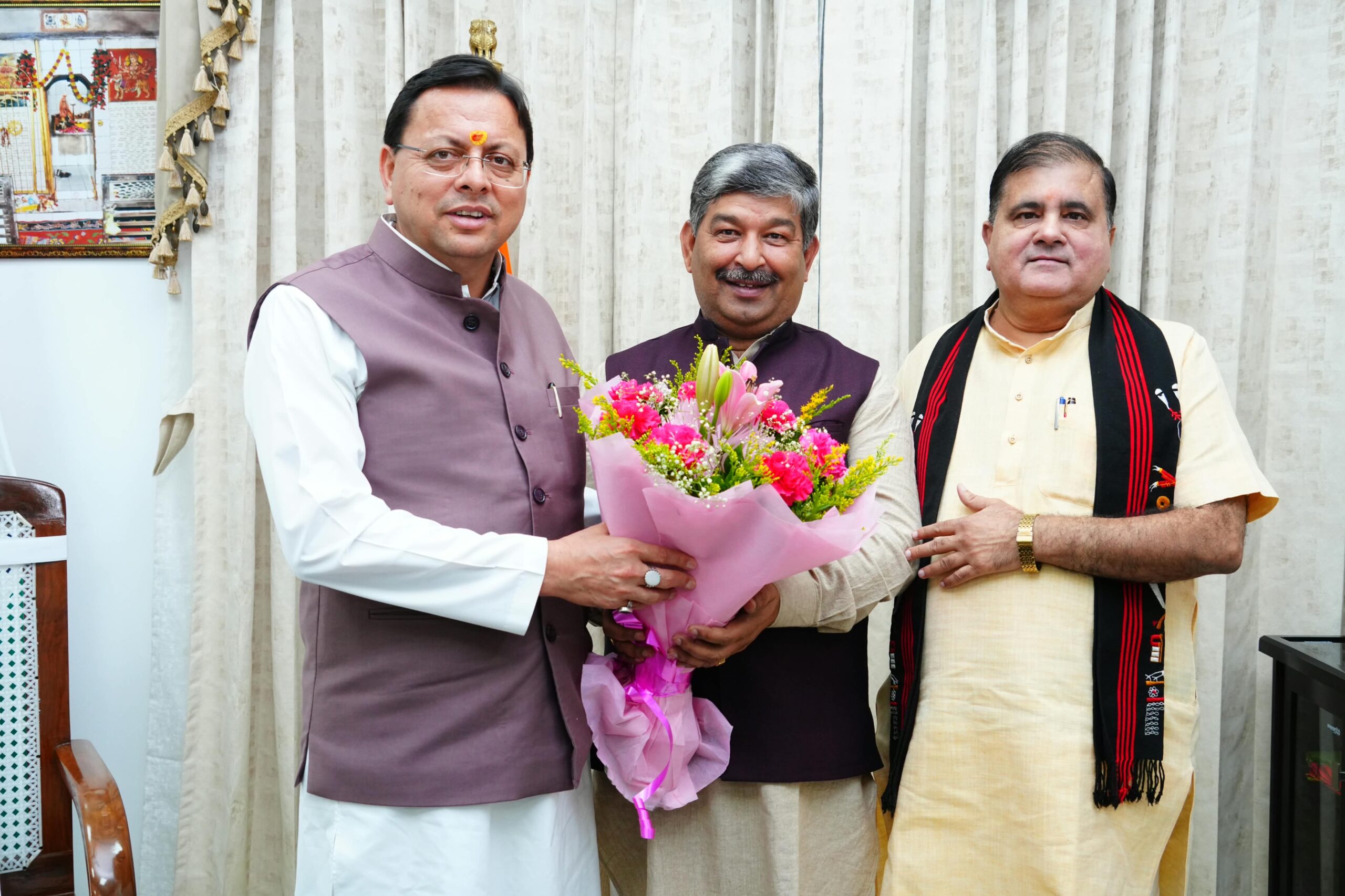 मुख्यमंत्री धामी ने नवनिर्वाचित राज्यसभा सांसद दिनेश आर्य को दी बधाई एवं शुभकामनाएं